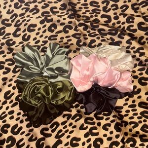 🦋Calia 2 Sets of Satin Hair Scrunchies 6 Total